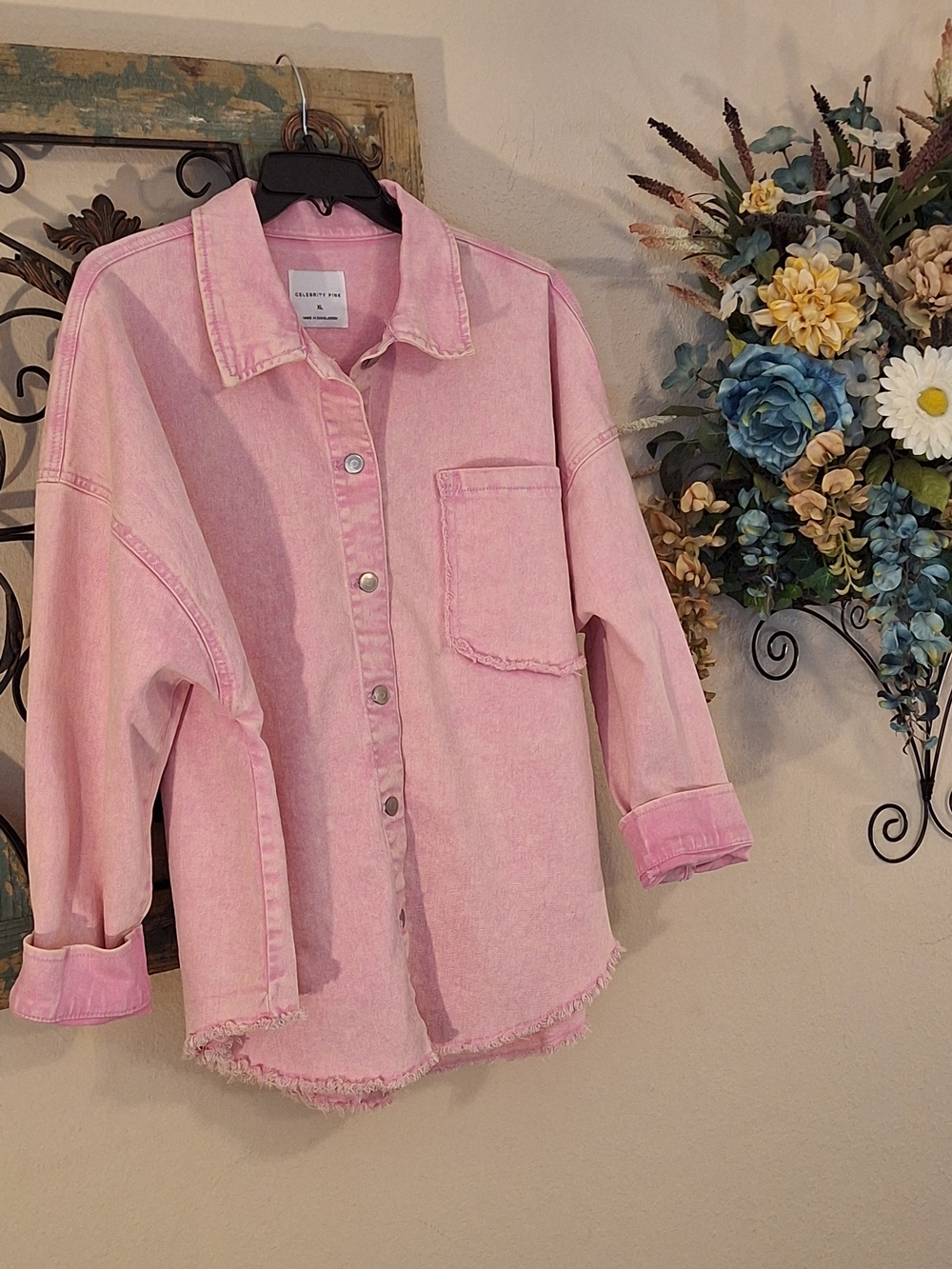 Celebrity Pink Pastel Pink Frayed-Hem Button-Down Shacket. NWT Size XL